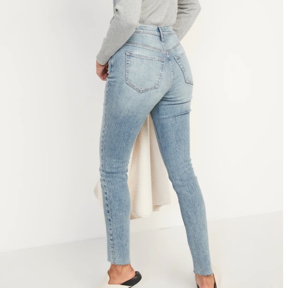 Old Navy Extra High-Waisted Button-Fly Pop Icon Cut-Off Skinny Jeans - Picture 5 of 5